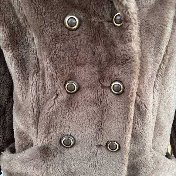 Retro 1970’s Luxurious Tan Faux Fur Double Breasted Coat - Medium - Picture 5 of 7